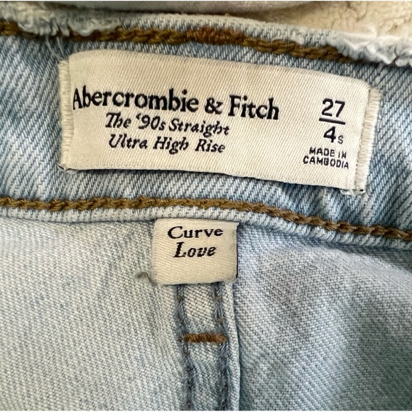 Abercrombie & Fitch 90’s ultra high rise Curve Love 27 / 4 short - Picture 2 of 6